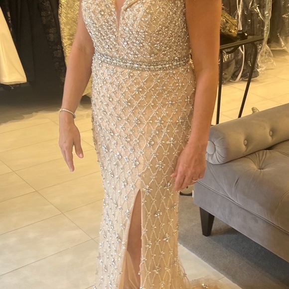 Mother of bride or groom or black tie affair. - Picture 4 of 4